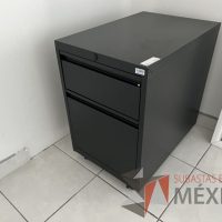 Lote 005 - Archivero metálico con ruedas de 2 cajones