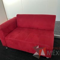 Lote 009 - Sillón de 3 plazas en tela color rojo