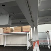 Lote 026 - Estación de trabajo para 8 personas, con divisiones de vidrio - Imagen 5