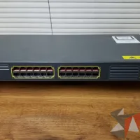 Lote 044 - Switch con 24 puertos, CISCO
