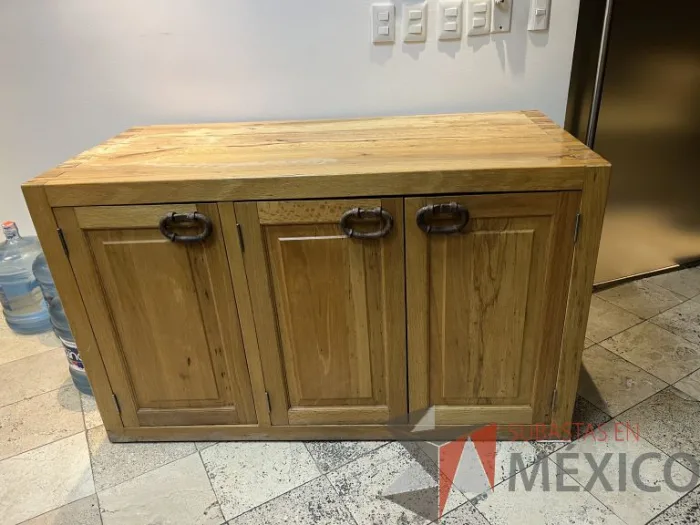 Lote 001 - Gabinete con 3 puertas de madera de encino americano - Imagen 9