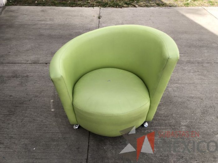 Lote 015 - 4 Sillones de 1 plaza asiento y respaldo en piel color verde