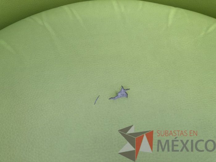 Lote 015 - 4 Sillones de 1 plaza asiento y respaldo en piel color verde - Imagen 3