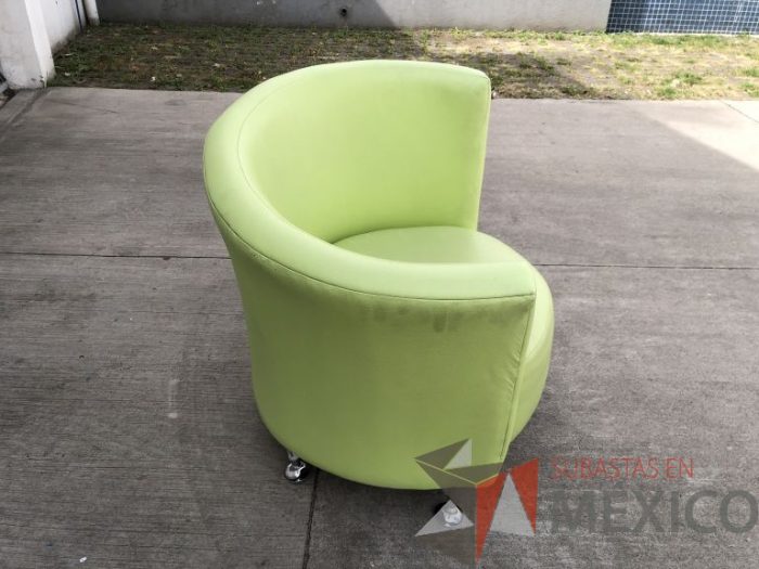 Lote 015 - 4 Sillones de 1 plaza asiento y respaldo en piel color verde - Imagen 4