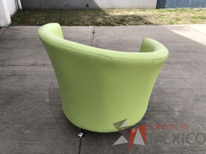 Lote 015 - 4 Sillones de 1 plaza asiento y respaldo en piel color verde - Imagen 5