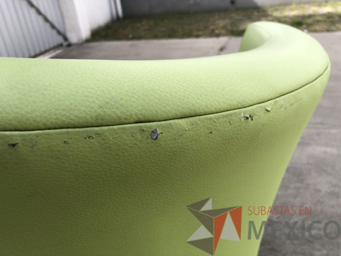 Lote 015 - 4 Sillones de 1 plaza asiento y respaldo en piel color verde - Imagen 6