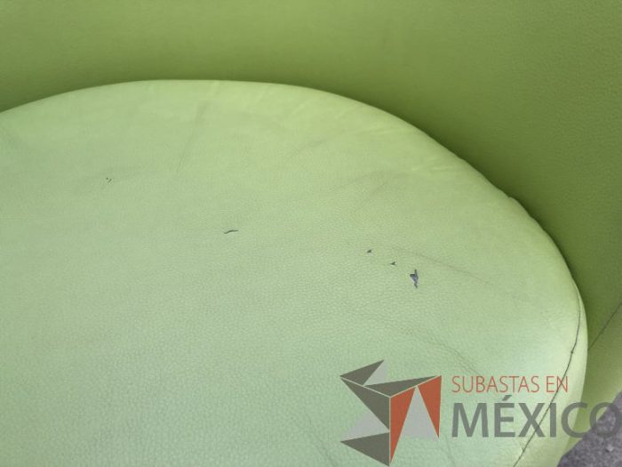 Lote 015 - 4 Sillones de 1 plaza asiento y respaldo en piel color verde - Imagen 7