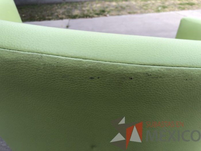 Lote 015 - 4 Sillones de 1 plaza asiento y respaldo en piel color verde - Imagen 8