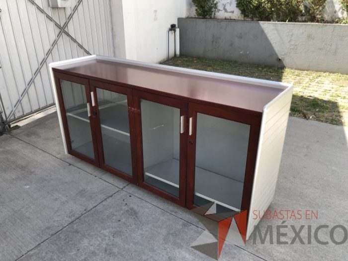 Lote 002 - Credenza con 4 puertas y 2 entrepaños - Imagen 3