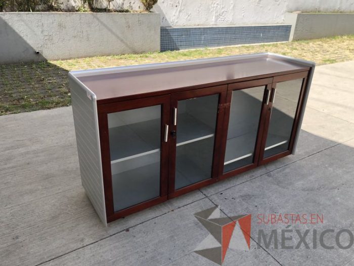 Lote 002 - Credenza con 4 puertas y 2 entrepaños - Imagen 4