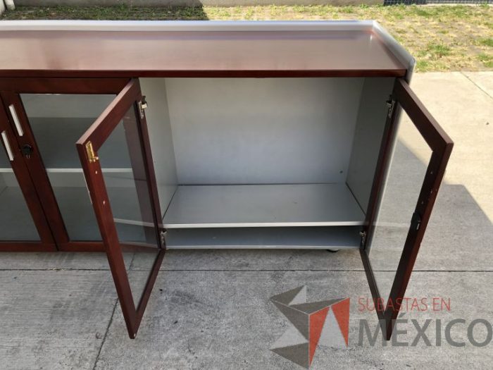 Lote 002 - Credenza con 4 puertas y 2 entrepaños - Imagen 5