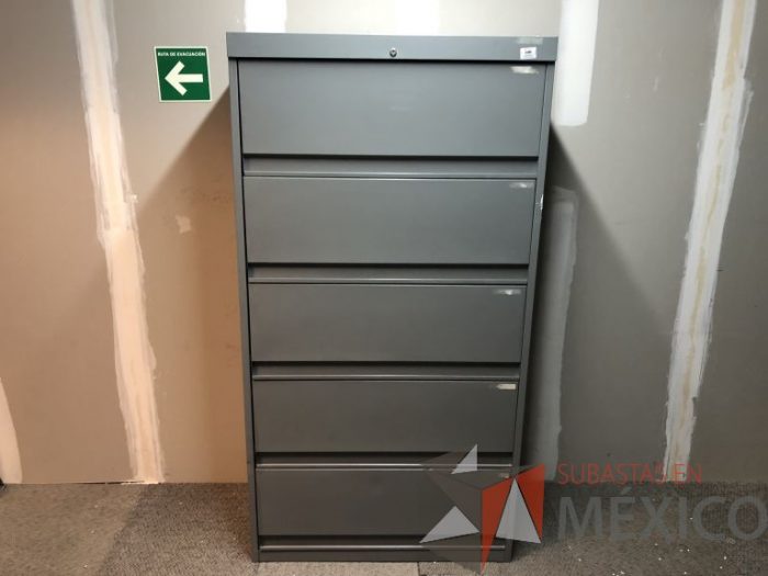 Lote 013 - 2 Gabinetes metálicos con 5 gavetas color gris