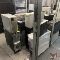 Lote 061 - 5 Servidores, 11 Gateway, 12 Rack de comunicasiones, 4 Gabinetes metálicos y 22 Ups de diferentes modelos y marcas