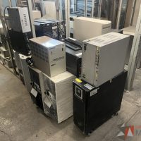 Lote 061 - 5 Servidores, 11 Gateway, 12 Rack de comunicasiones, 4 Gabinetes metálicos y 22 Ups de diferentes modelos y marcas - Imagen 41