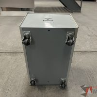 Lote 052 - 6 Bancos de baterías, 35 Baterías de 12 V y 3 Baterías de 6 V - Imagen 9