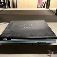Lote 053 - 3 Router, 32 Teléfonos IP, 8 Firewall, etc...