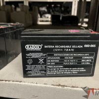 Lote 052 - 6 Bancos de baterías, 35 Baterías de 12 V y 3 Baterías de 6 V - Imagen 23