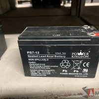 Lote 052 - 6 Bancos de baterías, 35 Baterías de 12 V y 3 Baterías de 6 V - Imagen 25