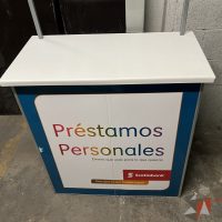 Lote 048 - 3 Stand publicitarios plegables, 4 Banners publicitarios roll up y 11 Banners publicitarios portátiles - Imagen 2