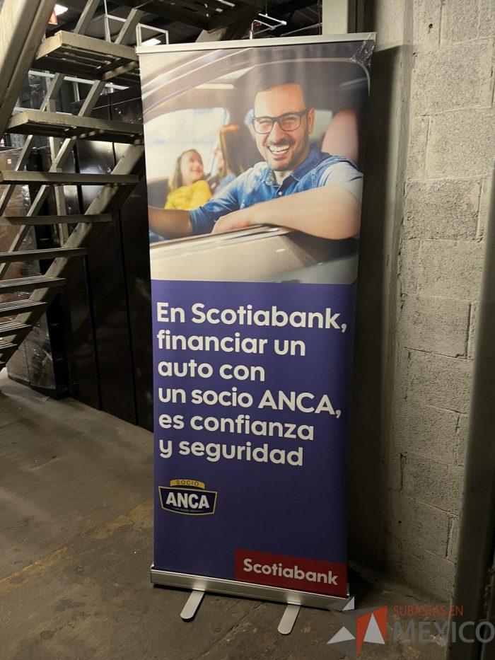 Lote 048 - 3 Stand publicitarios plegables, 4 Banners publicitarios roll up y 11 Banners publicitarios portátiles - Imagen 8