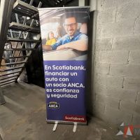 Lote 048 - 3 Stand publicitarios plegables, 4 Banners publicitarios roll up y 11 Banners publicitarios portátiles - Imagen 10