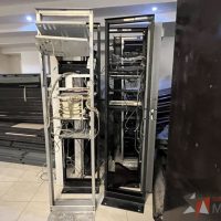 Lote 061 - 5 Servidores, 11 Gateway, 12 Rack de comunicasiones, 4 Gabinetes metálicos y 22 Ups de diferentes modelos y marcas - Imagen 56