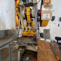 Lote 012 - Prensa mecánica de 90 Tons. Carrera variable, Marca: FAM