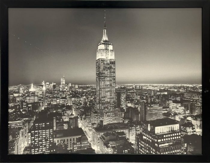 Lote 010 - Henri Silberman Communications - Empire State Building night - Poster