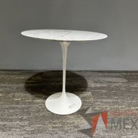 Lote 044 - Mesa de centro con base metálica y cubierta de mármol - Imagen 2