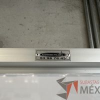 Lote 066 - Pizarrón blanco con estructura metálica con ruedas - Imagen 6