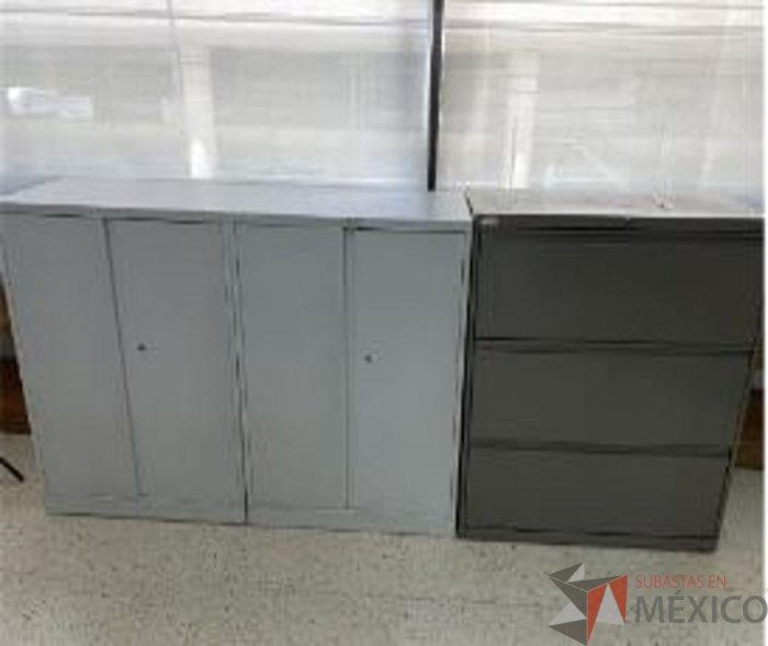 Lote 003 - Gabienete metálico con 4 puertas color gris