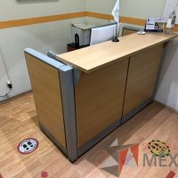 Lote 004 - Mueble de recepción, con archivero de pedestal de 3 cajones y repisa  - Imagen 3