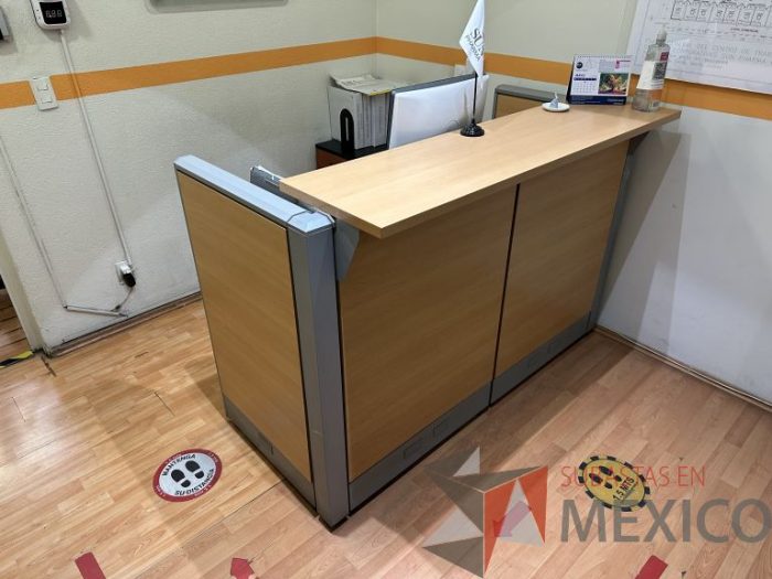 Lote 004 - Mueble de recepción, con archivero de pedestal de 3 cajones y repisa  - Imagen 3