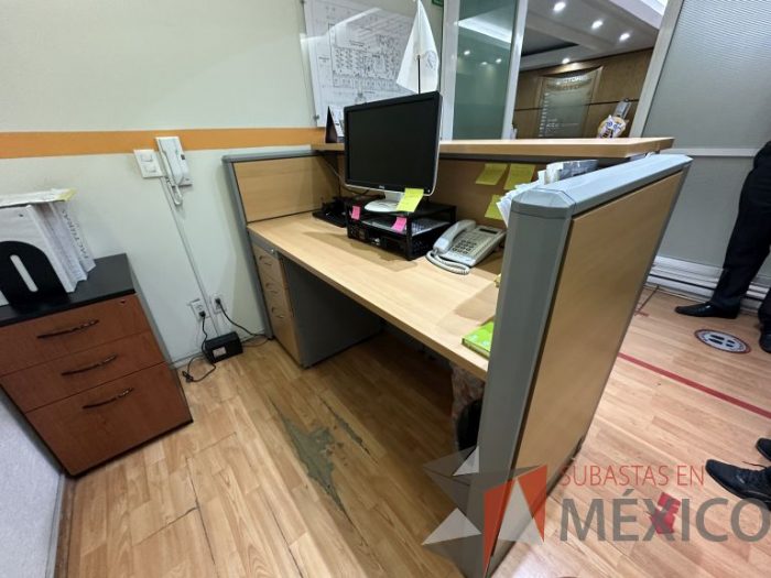 Lote 004 - Mueble de recepción, con archivero de pedestal de 3 cajones y repisa  - Imagen 8