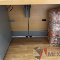 Lote 004 - Mueble de recepción, con archivero de pedestal de 3 cajones y repisa  - Imagen 11
