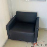 Lote 006 - Sillón de 1 plaza asiento y respaldo color negro