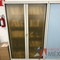 Lote 045 - Gabinete alto con 2 puertas corredizas color amarillo y con 4 entrepaños