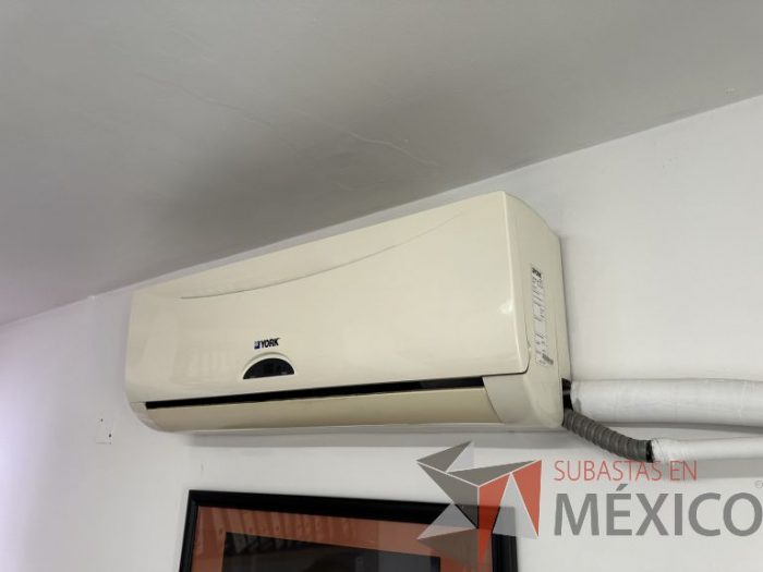 Lote 032 - Mini Split con Condensadora. Modelo: YJEA12FS-ADA. - Imagen 6