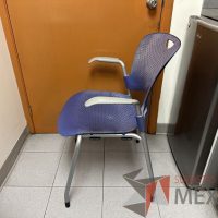 Lote 009 - Silla asiento y respaldo en plástico color azul - Imagen 3