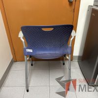 Lote 009 - Silla asiento y respaldo en plástico color azul - Imagen 5