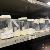 Lote 003 - 12 Termómetros digitales, 5 Despachadores de gel y 41 Torres metálicas para colocar despachador de gel - Imagen 18