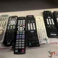 Lote 004 - Lote con 8 Controles Remotos y 62 Pantallas de TV - Imagen 138