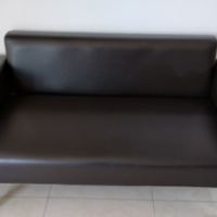 Lote 008 - Sillón de 2 Asientos Color Café