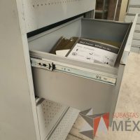Lote 002 - 2 Gabinetes altos metálicos con 4 cajones y 2 gavetas color gris - Imagen 4