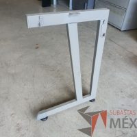 Lote 016 - Lote de 4 bases metálicas para escritorio