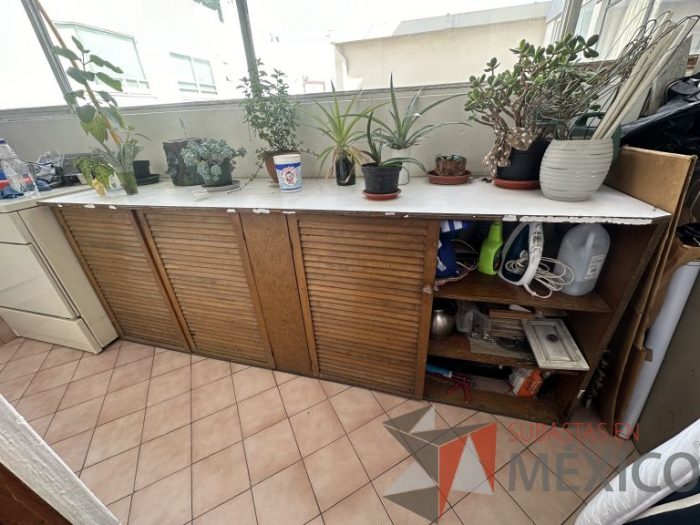 Lote 024 - Credenza con 3 puertas - Imagen 3