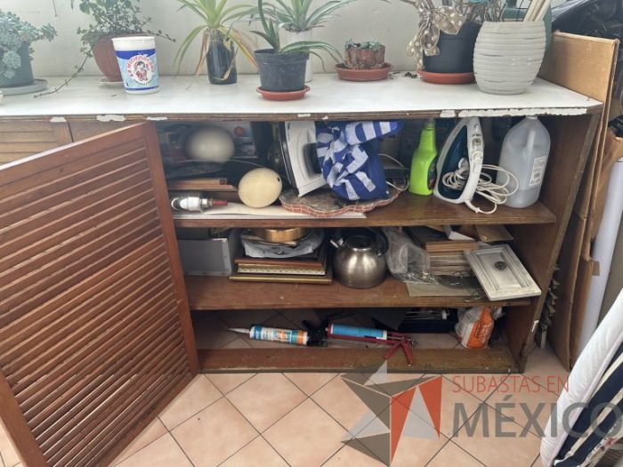 Lote 024 - Credenza con 3 puertas - Imagen 6