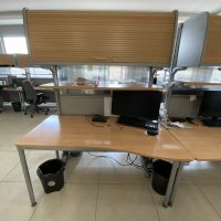 Lote 011 - Estación de trabajo para 2 personas con 2 gaveta de 1 puerta y entrepaño - Imagen 3