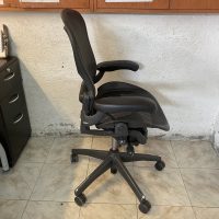 Lote 058 - Silla Herman Miller Aeron - Imagen 5