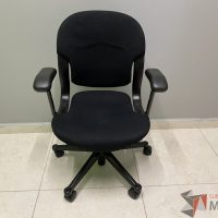 Lote 033 - Silla operativa con ruedas, descansa brazos, respaldo y asiento en tela - Imagen 11